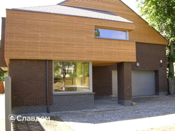 Двухэтажный дом с облицовкой кирпичом Terca Terra шероховатый