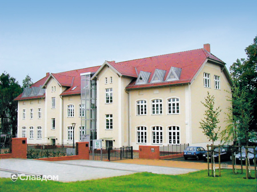 Жилой дом с применением керамической черепицы Koramic Mondo 12 red engobe