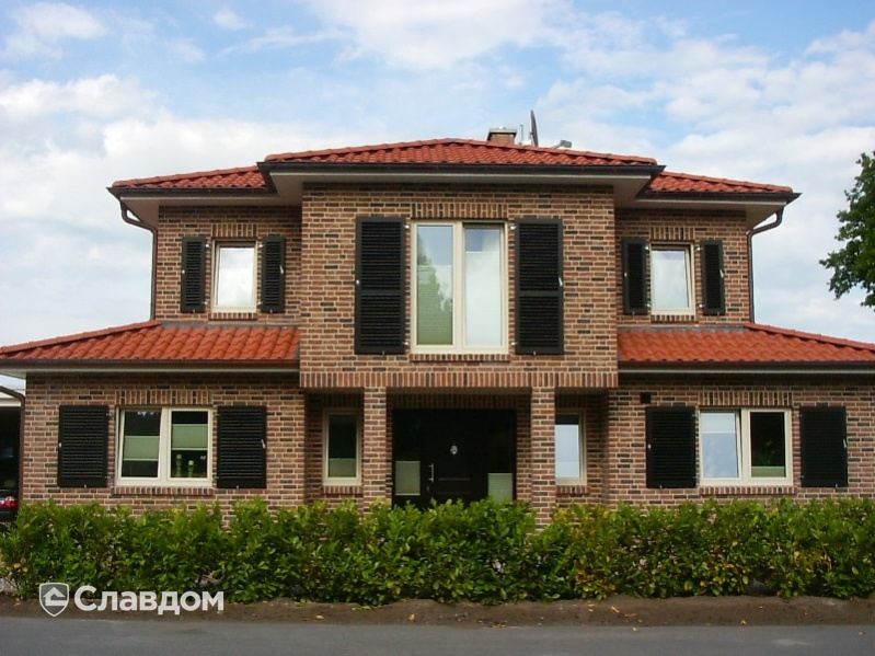 Двухэтажный частный дом с облицовкой кирпичом Terca Pastorale