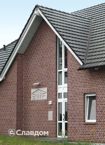 Офисное здание с облицовкой кирпичом Terca Calau