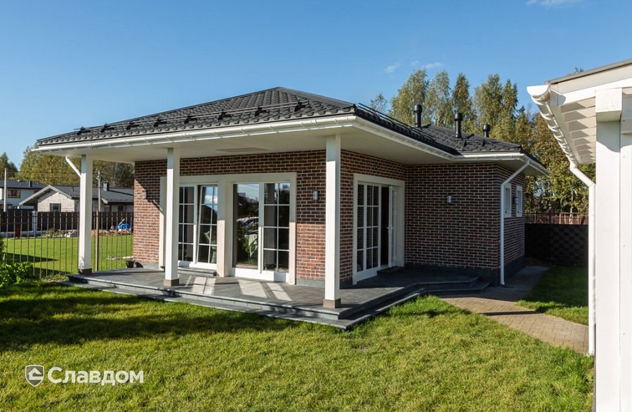 Частный дом с облицовкой плиткой Roben Formback Buntgeflammt