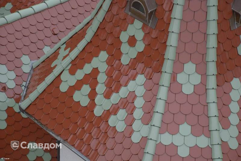 Жилой дом с черепицей TONDACH Бобровка 72-натур глазурь Амадеус