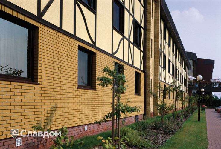 Многоэтажный дом с использовнием облицовочного кирпича LHL SAHARA 01-01-01-0105-1