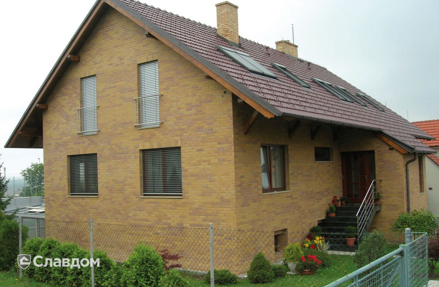 Двухэтажный частный дом с облицовкой фасадной плиткой Stroeher Keraprotect 405