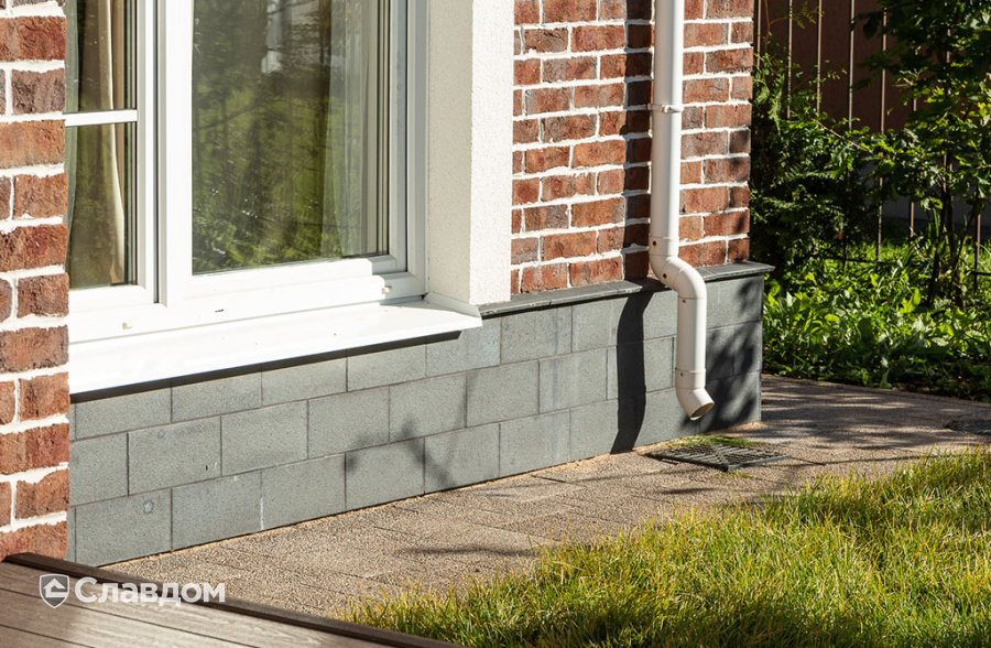 Частный дом с облицовкой плиткой Roben Formback Buntgeflammt