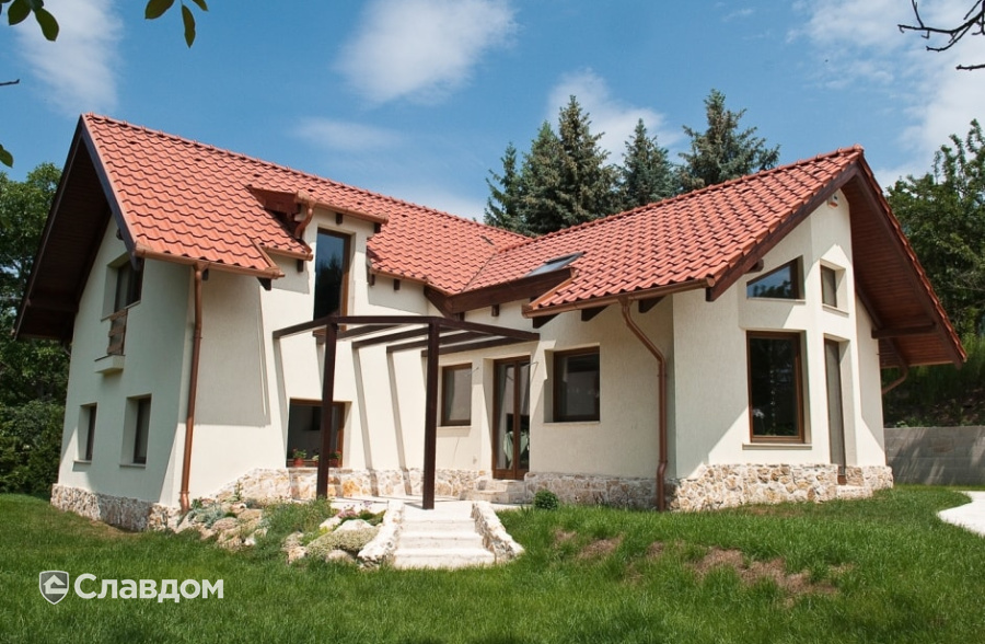 Жилой дом с черепицей TONDACH Rumba Terrakotta