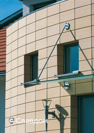 Жилой дом с бассейном с крышей из черепицы Creaton Domino Naturrot