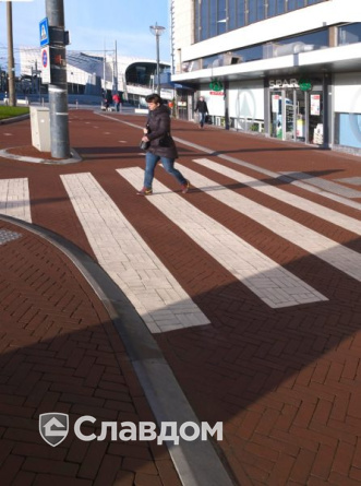 Железнодорожная станция Арнем Централ с применением брусчатки Penter Argenti и Paviona