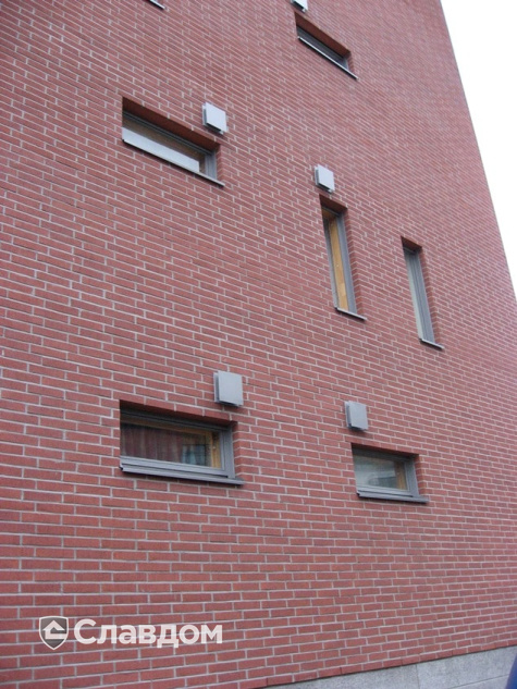 Малоэтажный жилой дом с облицовкой кирпичом Terca Iltarusko каре