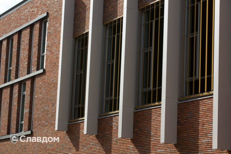 Многофункциональный центр Het Klavier с облицовкой кирпичом Terca Winhov Falls