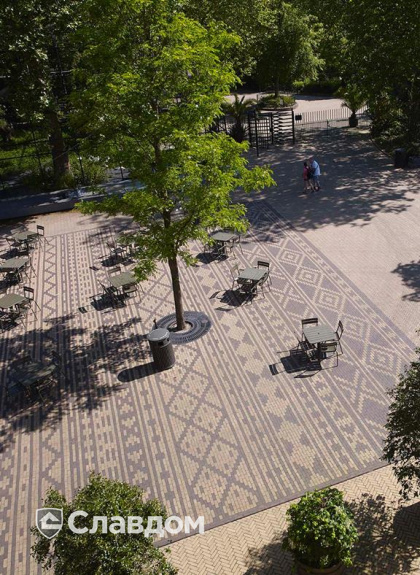 Площадь в Амстердаме с применением брусчатки Penter Nero Wasserstrich DF