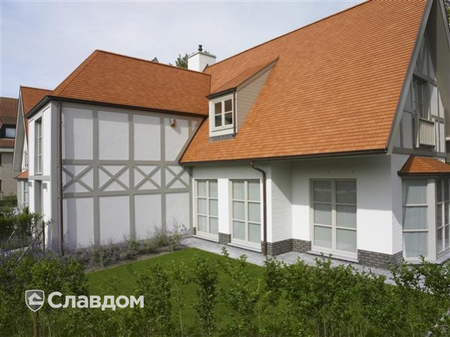 Коттедж с применением керамической черепицы Koramic 301 Plain Tile Smooth Natural Red