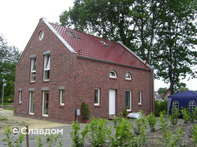 Двухэтажный дом с облицовкой кирпичом Terca Hektiek