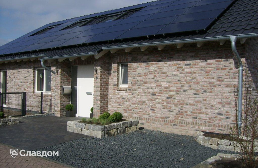 Загородный дом с облицовкой кирпичом ручной формовки MUHR Nr 10 Alt Rheinland