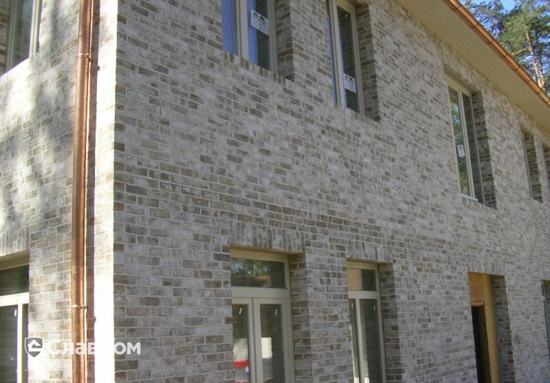 Частный дом с облицовкой кирпичом Terca Bronsgroen