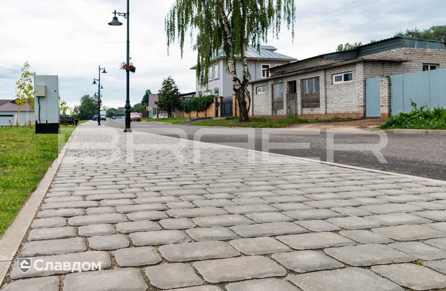 Набережная в городе Тутаев, вымощенная тротуарной плиткой BRAER