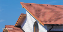 Жилой дом с применением цементно-песчаной черепицы Braas Таунус красного цвета