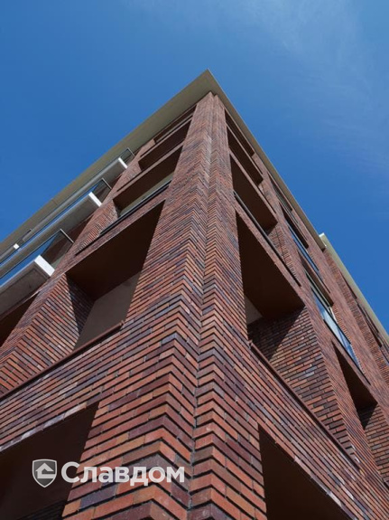 Пятиэтажный жилой дом с облицовкой кирпичом Terca Passiebloem