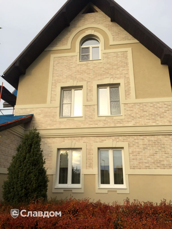 Дом с облицовкой фасадной плиткой Westerwaelder Klinker Glazur WK55 Gnes Goldgelb