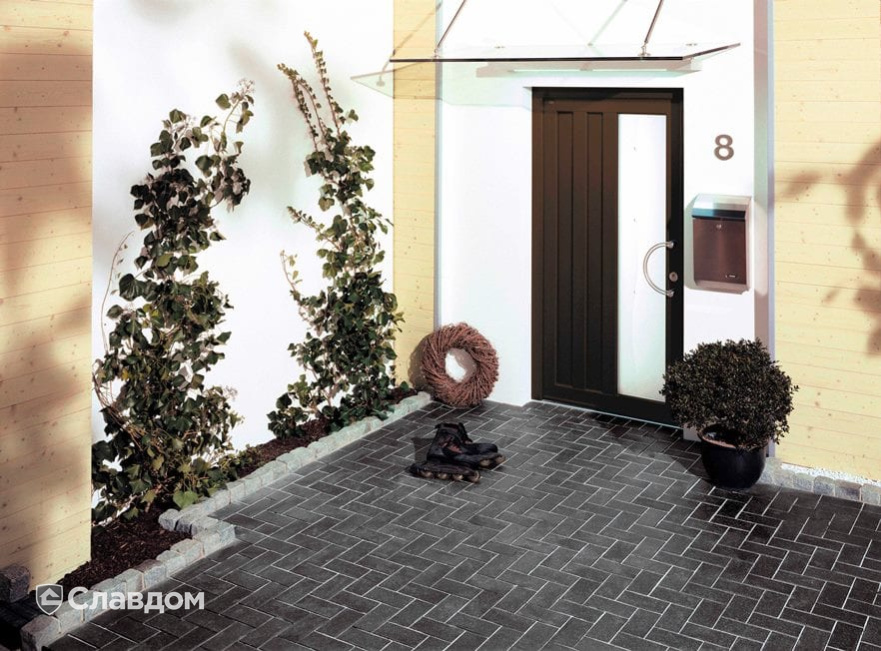 Территория частного дома с применением брусчатки Penter Blue