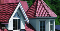 Жилой дом с черепицей Braas Рубин 13V красный бук глазурь