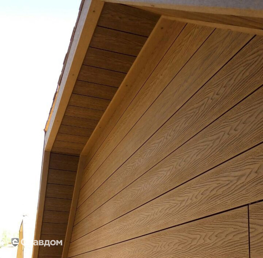 Частный дом с облицовкой фасадными панелями из ДПК CM Cladding Vintage Oak (Дуб)