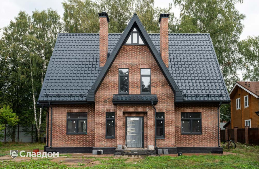 Двухэтажный жилой дом в Московский области с облицовкой кирпичом Terca Morado