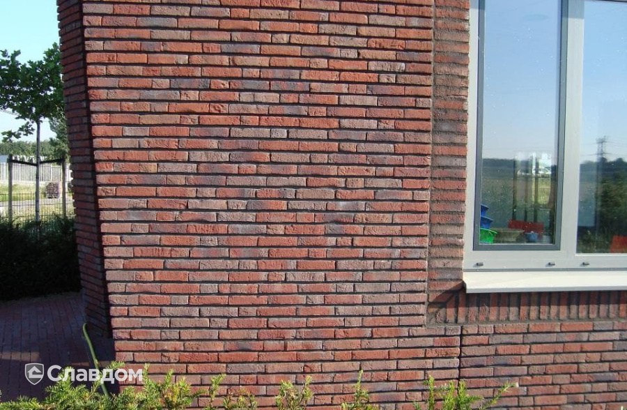Малоэтажный жилой дом с облицовкой кирпичом Terca Heukelom Antiek