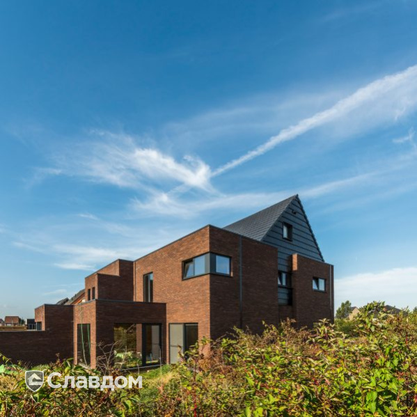 Частный дом в Антверпене с облицовкой кирпичом Terca Iluzo Paars