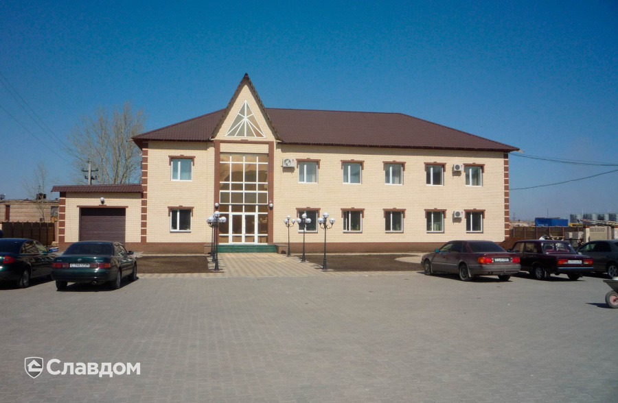 Многоэтажный дом с облицовкой из кирпича Керамейя жемчуг