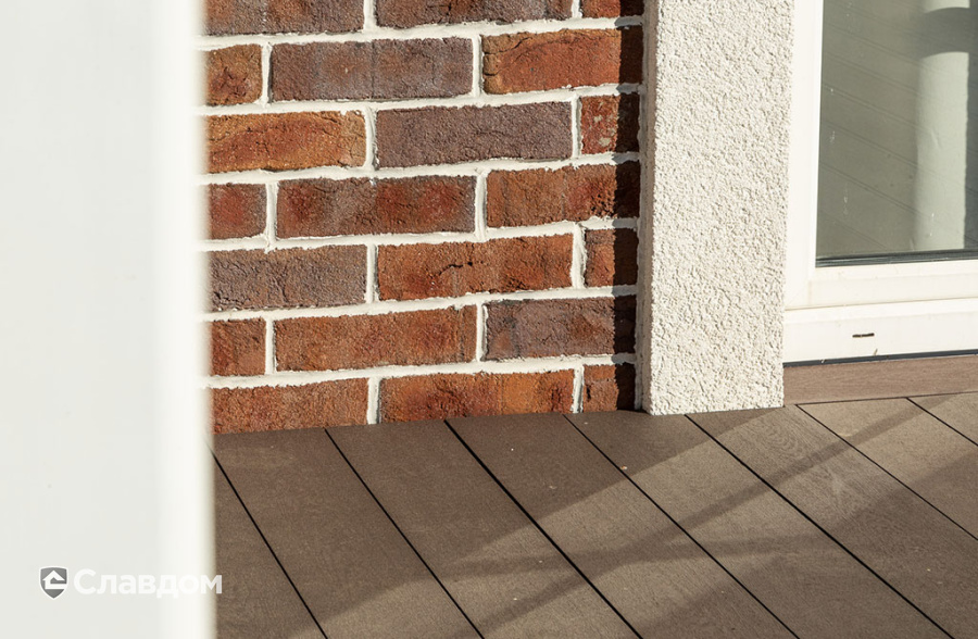 Частный дом с облицовкой плиткой Roben Formback Buntgeflammt