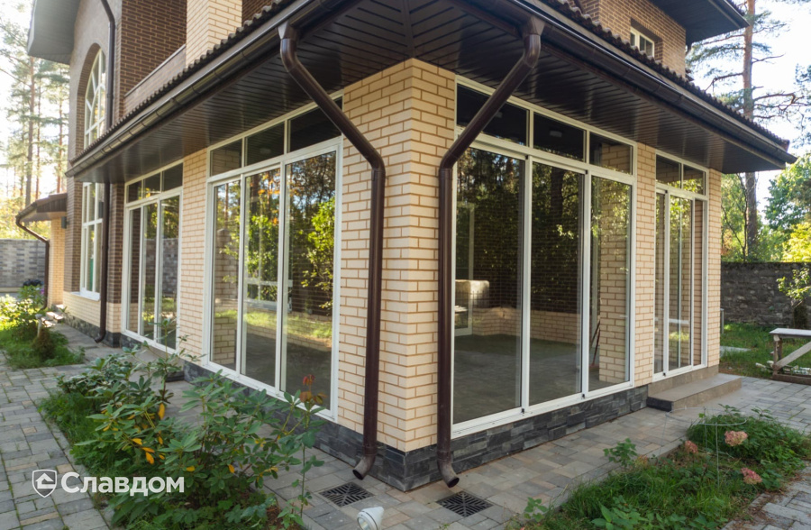 Частный дом в Ленинградской области с облицовкой кирпичом Terca 