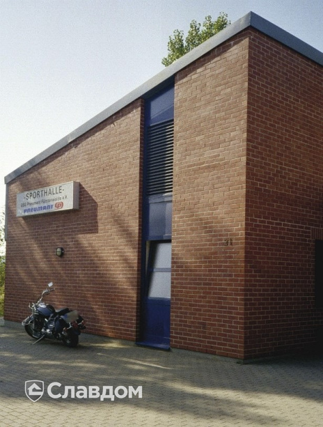 Спортивный зал с облицовкой кирпичом Terca Oderland