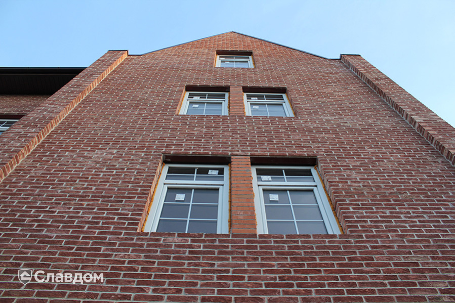 Здание с облицовкой из кирпича Донские зори Стародонской