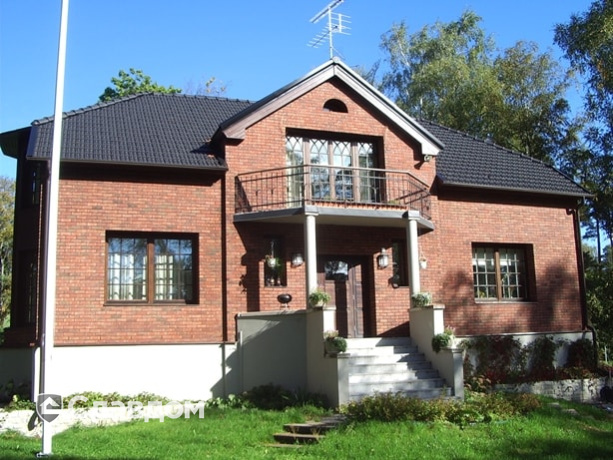 Коттедж с мансардой с облицовкой из кирпича Terca Kastanjebruin