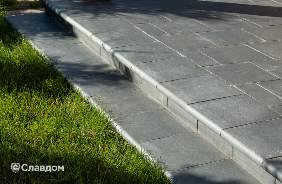 Частный дом с облицовкой плиткой Roben Formback Buntgeflammt