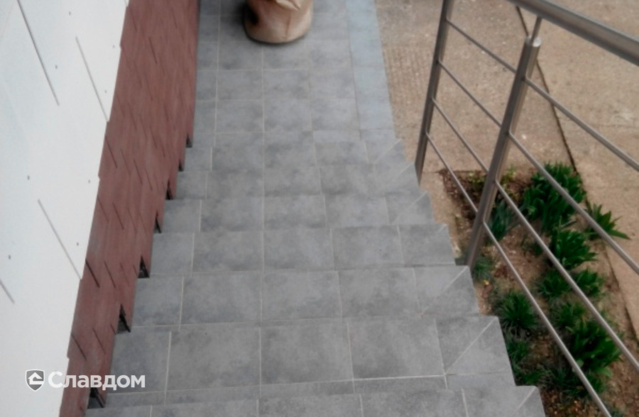 Офис со ступенями Stroeher Roccia 840 grigio