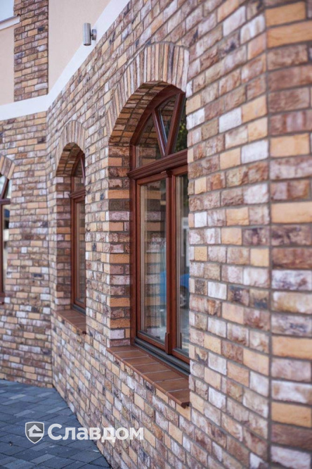 Кафе "New York" с применением керамического кирпича ENGELS HANDFORM Royal Emmerald