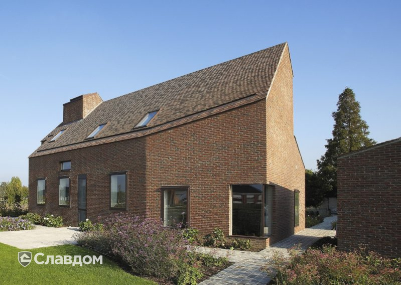 Частный дом в Анзегеме с облицовкой кирпичом Terca Paarsblauw