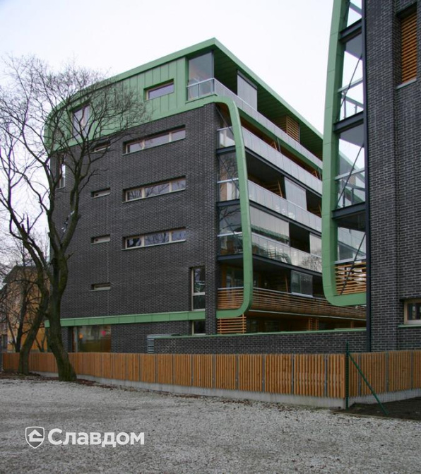 Многоквартирный дом с облицовкой кирпичом Terca Nero гладкий