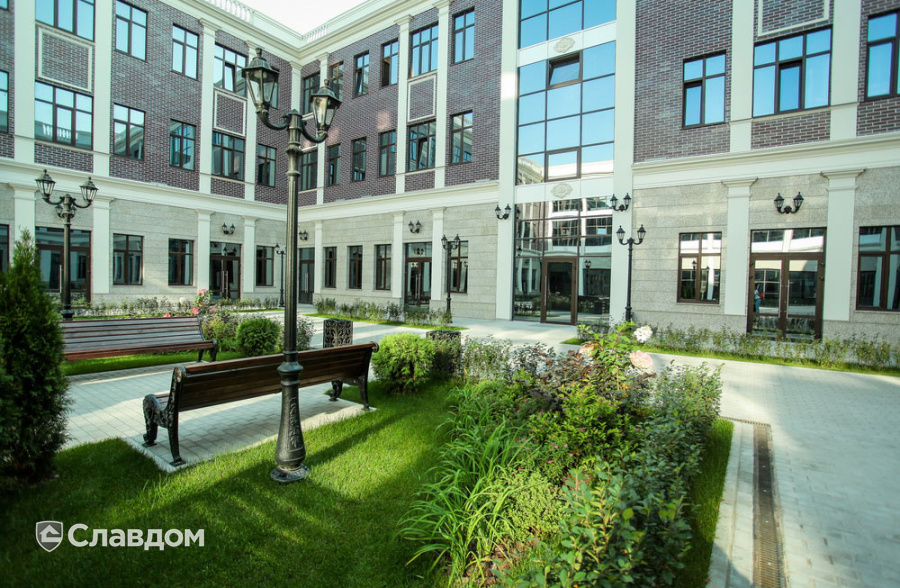 Клубный деловой центр Central Yard с облицовкой фасадной плиткой Stroeher Keravette Shine 825 sherry