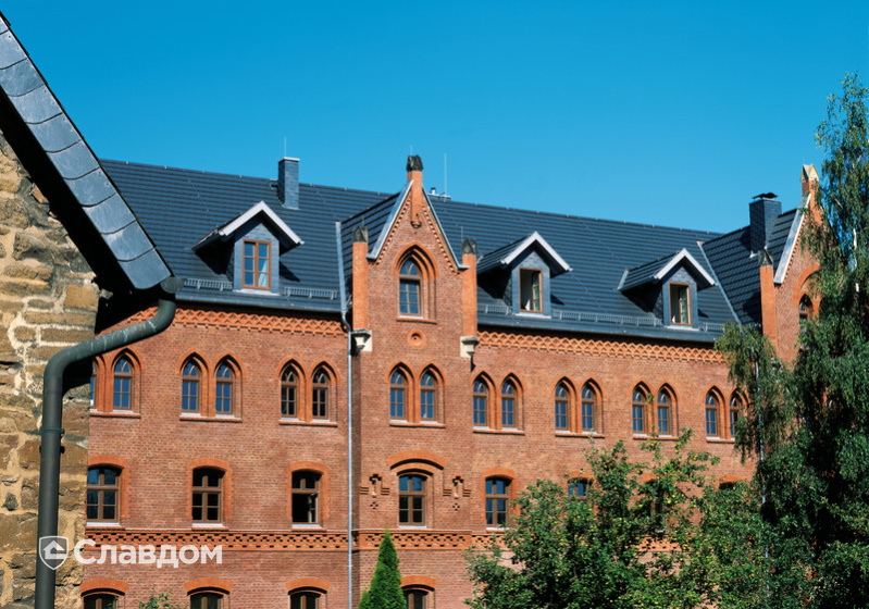 Муниципальное здание с крышей из черепицы Creaton Domino Schieferton Engobiert