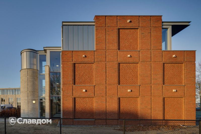 Детский комплекс ORO в Хелмонде с применением кирпича Terca Nedsted