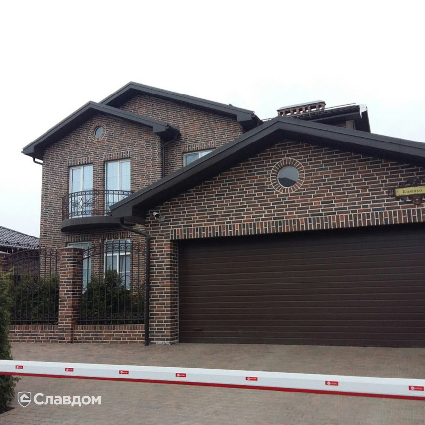 Двухэтажный дом с использованием кирпича Пятый элемент Регенсбург