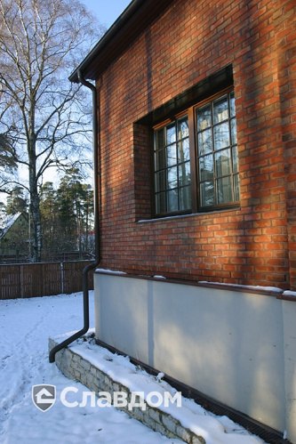 Коттедж с мансардой с облицовкой из кирпича Terca Kastanjebruin