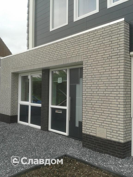 Частный дом с облицовкой кирпичом Terca Metal Titaan