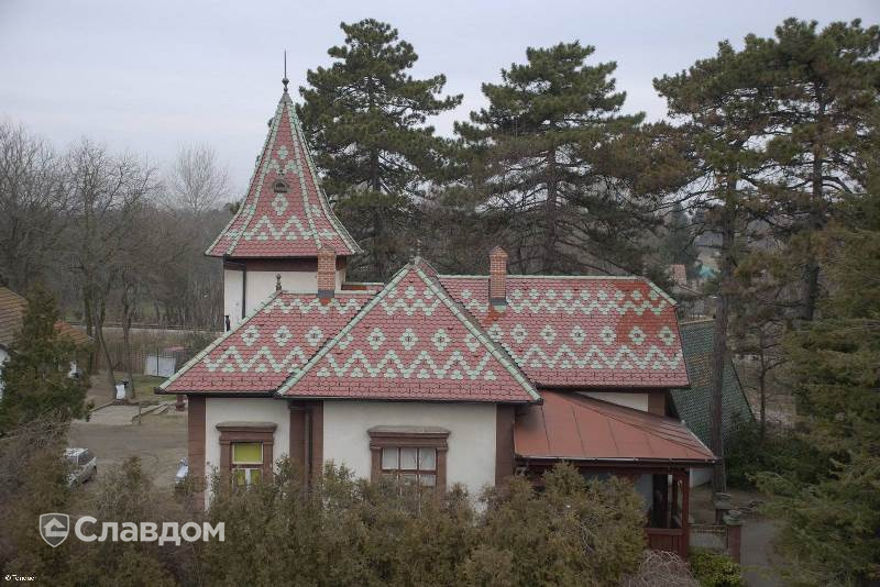 Жилой дом с черепицей TONDACH Бобровка 72-натур глазурь Амадеус