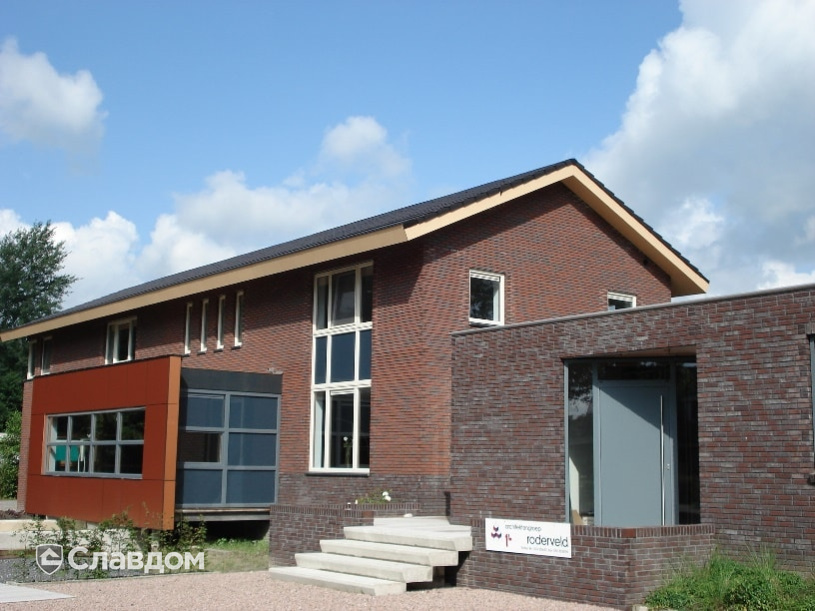 Частный дом с облицовкой кирпичом Terca HKS Kohle