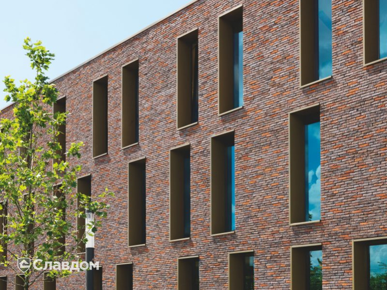 Офис банка с облицовкой миксом кирпича Terca Maaseiker Bont и Paarsblauw