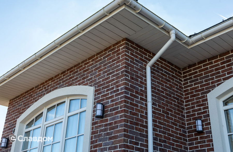 Частный дом с облицовкой плиткой Roben Formback Buntgeflammt